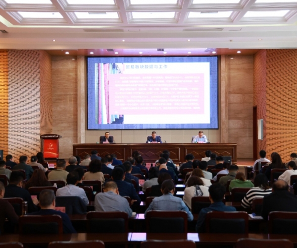 稳扎稳打，，，一连开拓奋进；； 思绪立异，，，力争优质生长